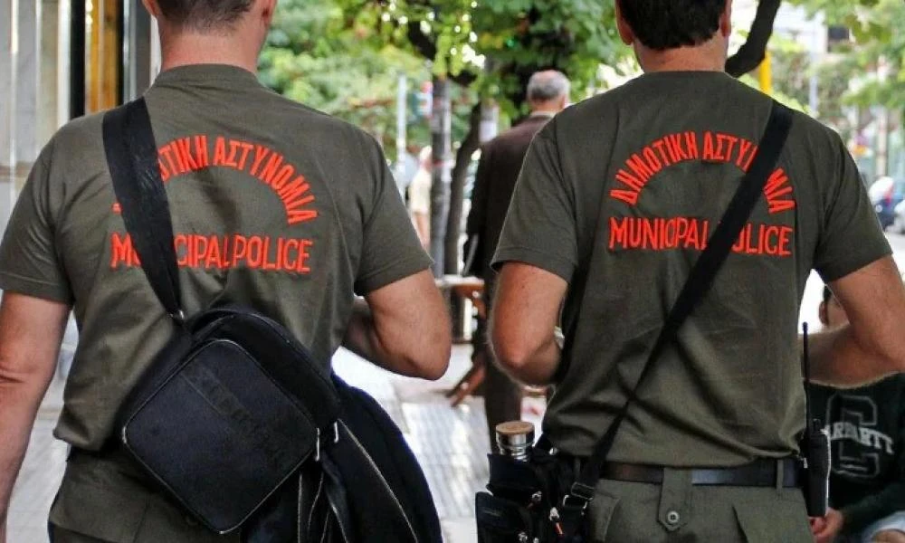 Στο κύκλωμα εκβιασμών 23 εμπλεκόμενοι και 14 συλλήψεις-Καρατομήθηκαν από τον Χαρδαλιά οι επόπτες Υγείας